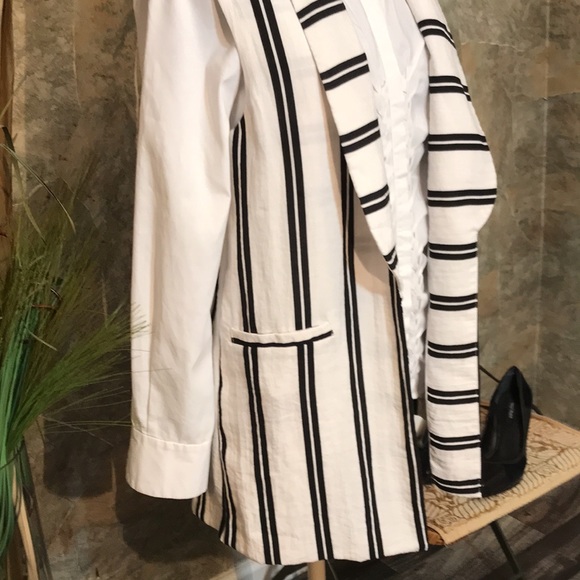 DO + BE 🌹 Black and white striped vest - Picture 5 of 11